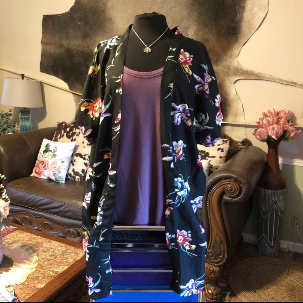 Black Floral Kimono